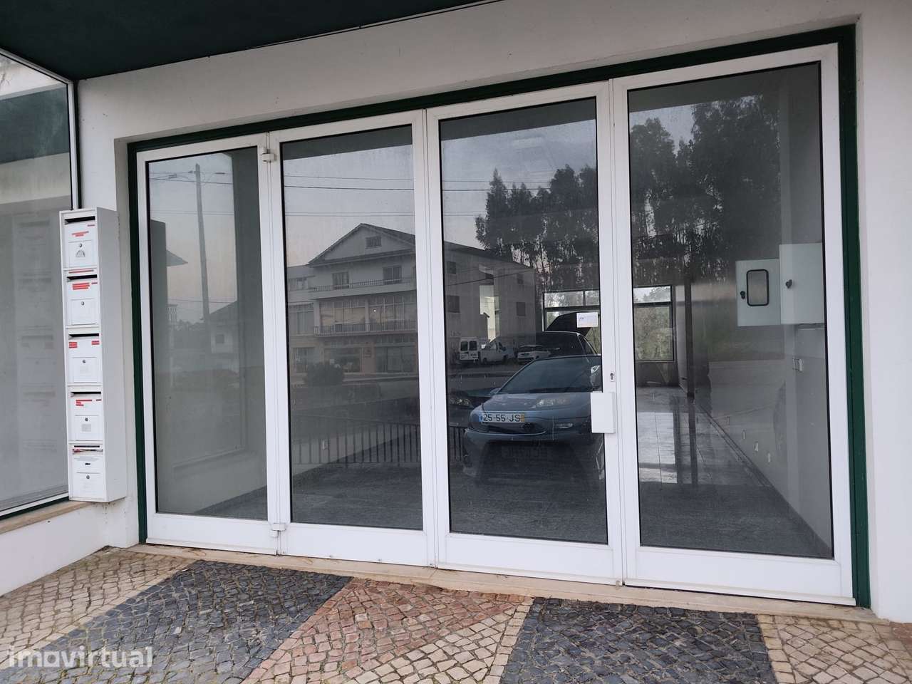 Lojas para venda c/ Projeto habitação T2 + T3 ou aluguer para comercio - Grande imagem: 3/10