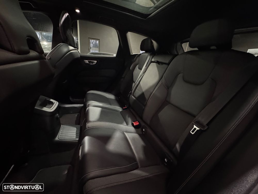 Volvo XC 60 2.0 T6 PHEV R-Design AWD - 22