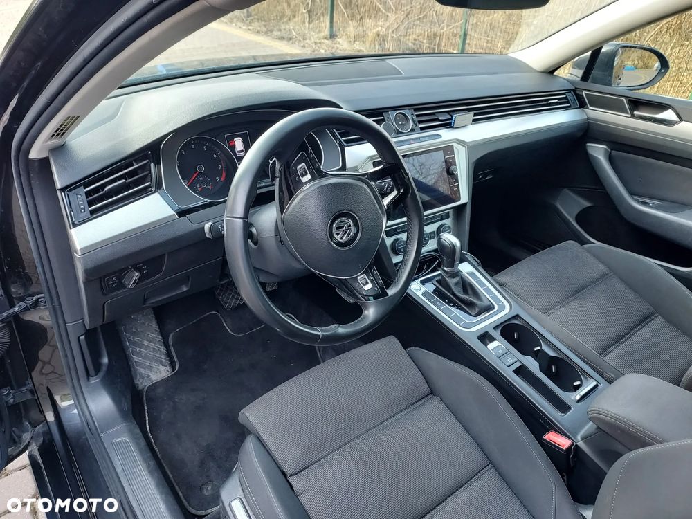 Volkswagen Passat - 13
