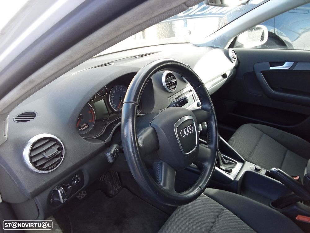 Audi A3 Sportback 1.6 TDI Advance - 12