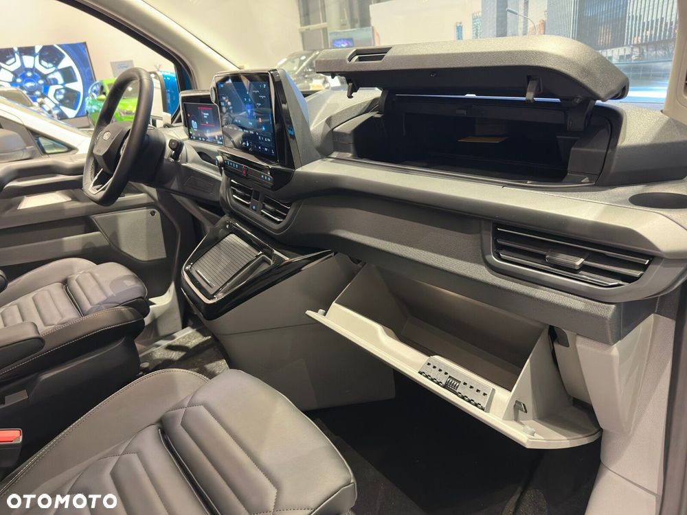 Ford Tourneo Custom - 30