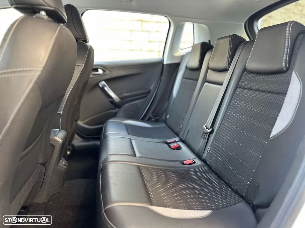 Peugeot 2008 1.2 PureTech Allure EAT6 - 12