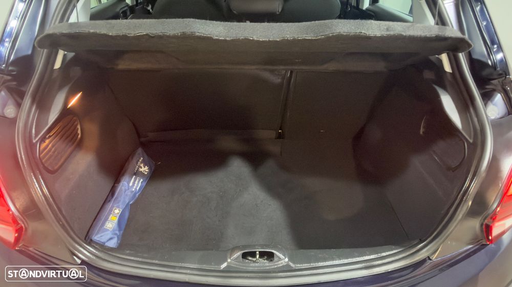 Peugeot 208 1.2 PureTech Signature - 31