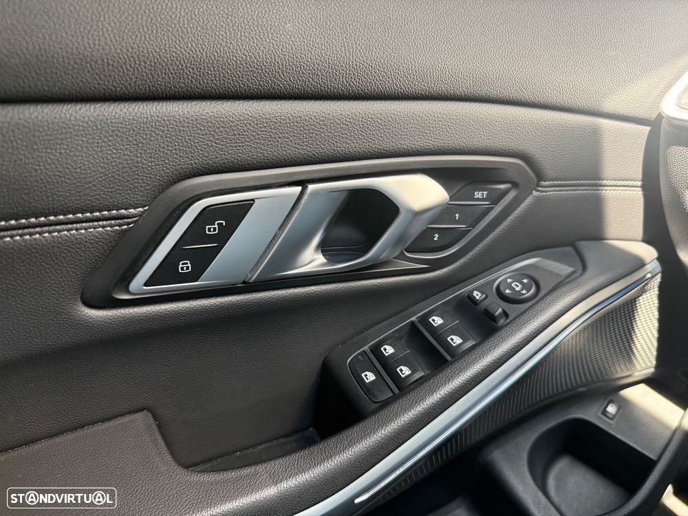 BMW 330 e Pack M Auto - 25