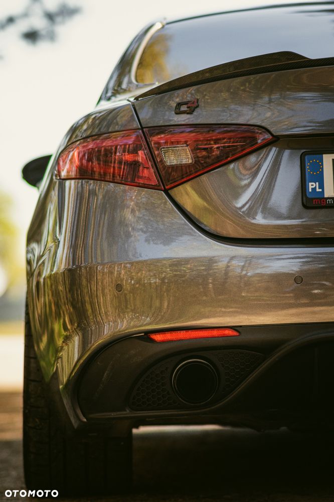 Alfa Romeo Giulia 2.0 Turbo 16V AT8-Q4 Veloce - 6