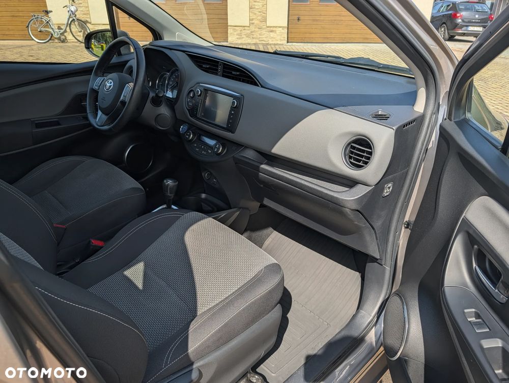 Toyota Yaris Hybrid 100 Premium - 18