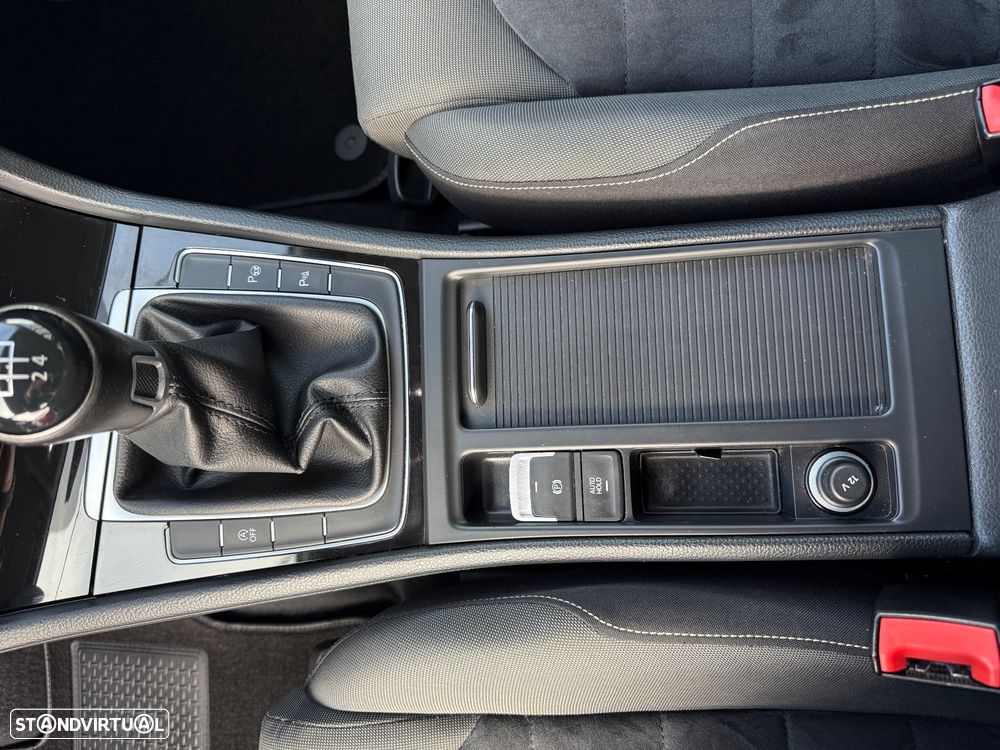 VW Golf Variant 1.6 TDi Highline - 26