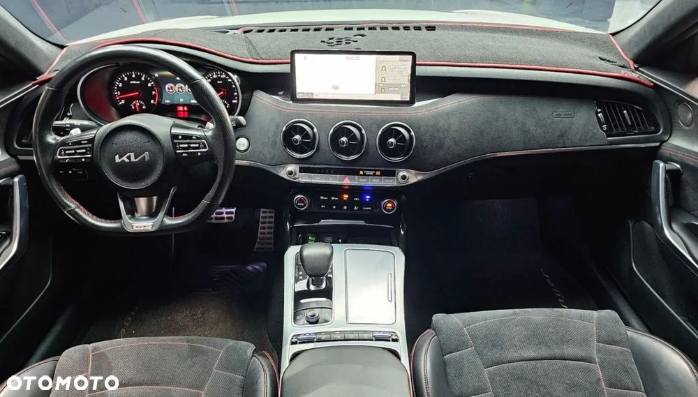 Kia Stinger - 8