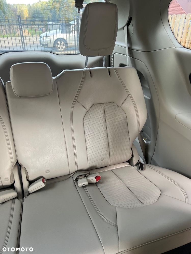 Chrysler Pacifica - 15