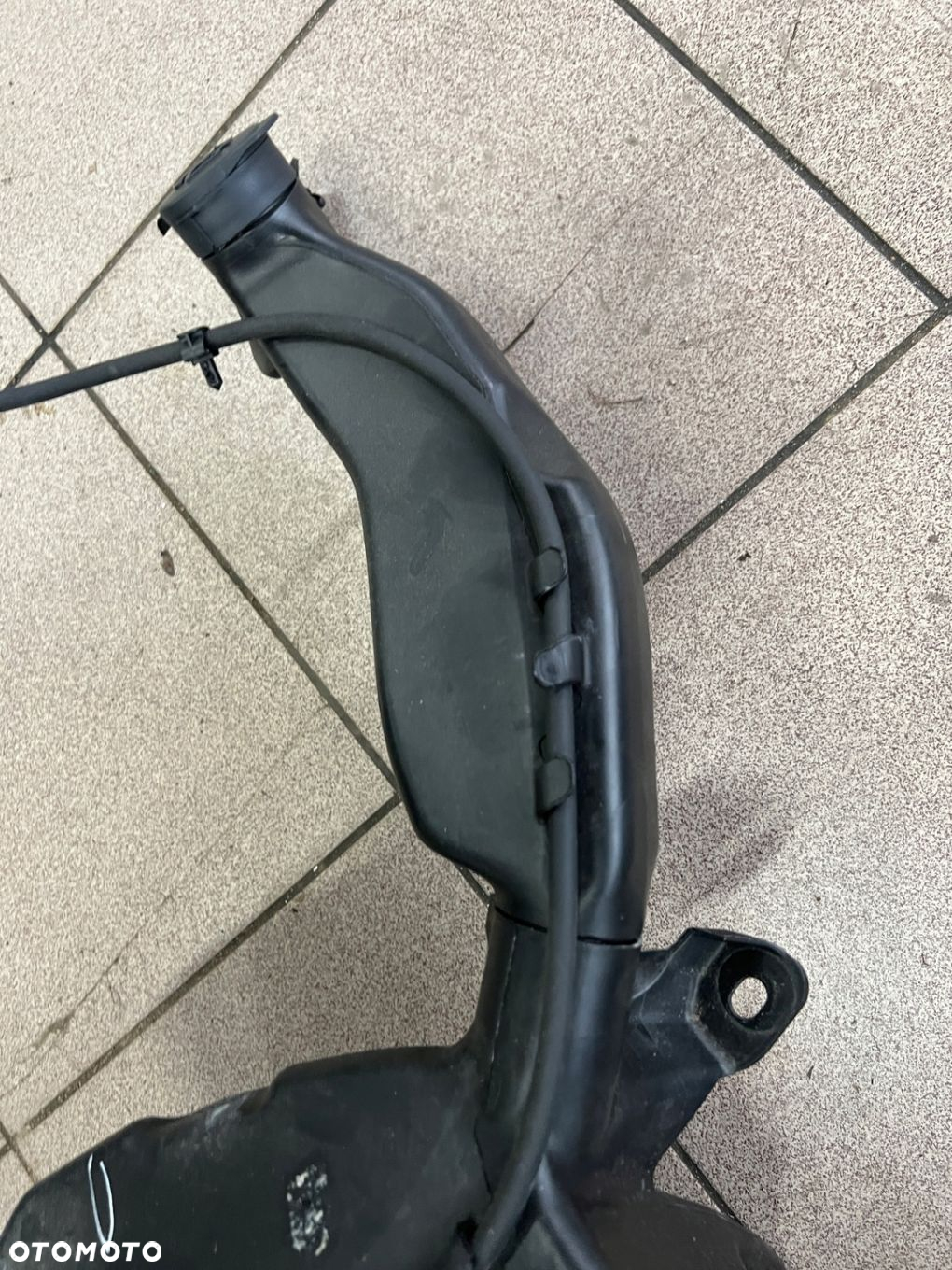 TESLA MODEL Y 20- ZBIORNICZEK PŁYNU SPRYSKIWACZY 1490400-00-C - 3
