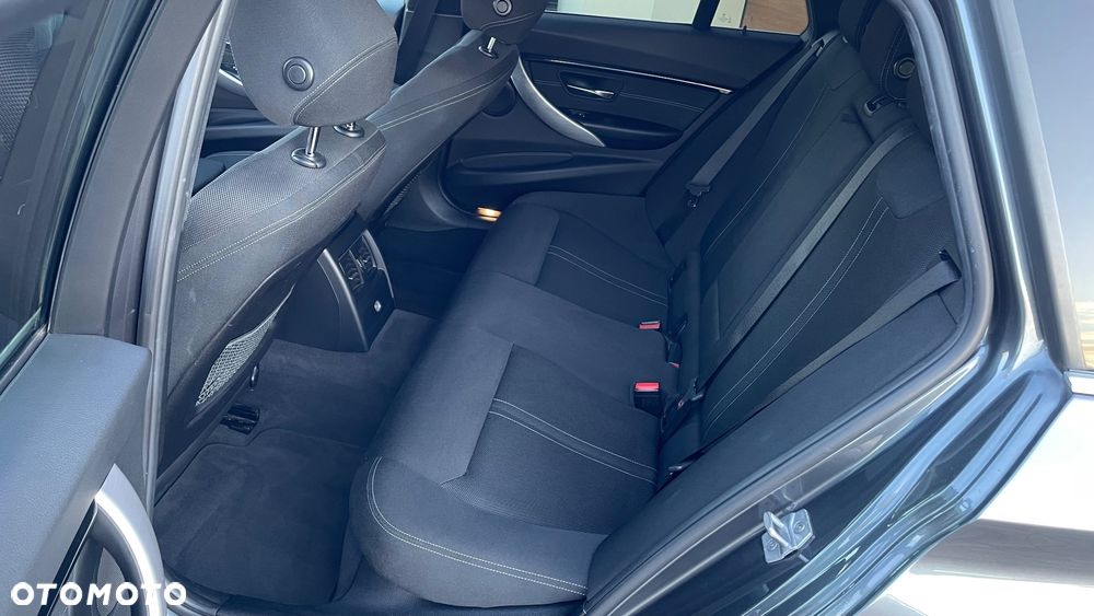 BMW Seria 3 320d Sport Line - 24