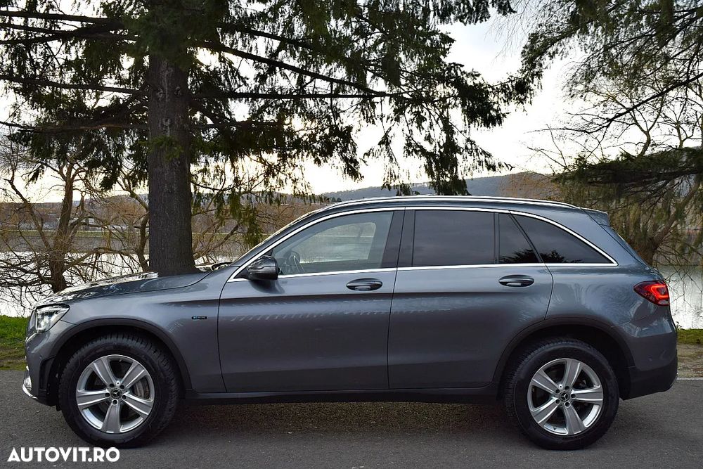 Mercedes-Benz GLC 300 e 4Matic 9G-TRONIC AMG Line Plus - 9