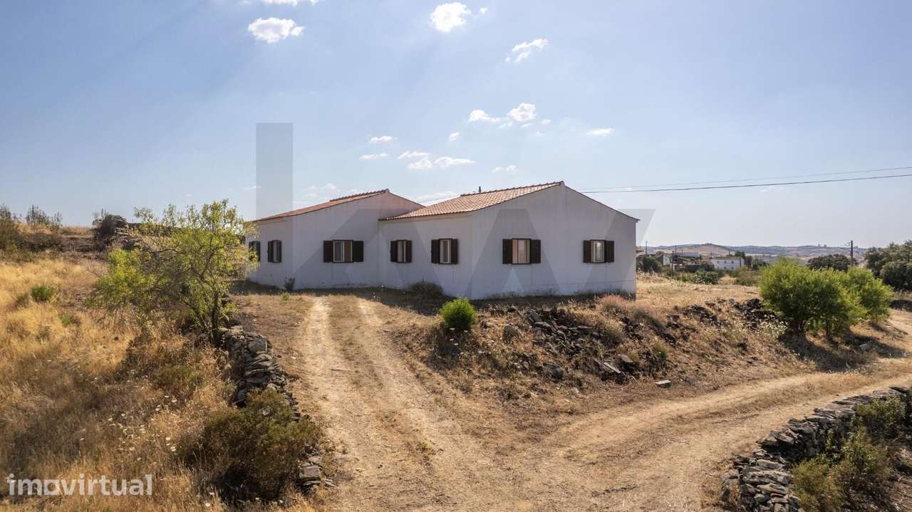 Refúgio Único:1.685m2  área total e construção com 126m2–A sua "Tela e - Grande imagem: 2/33