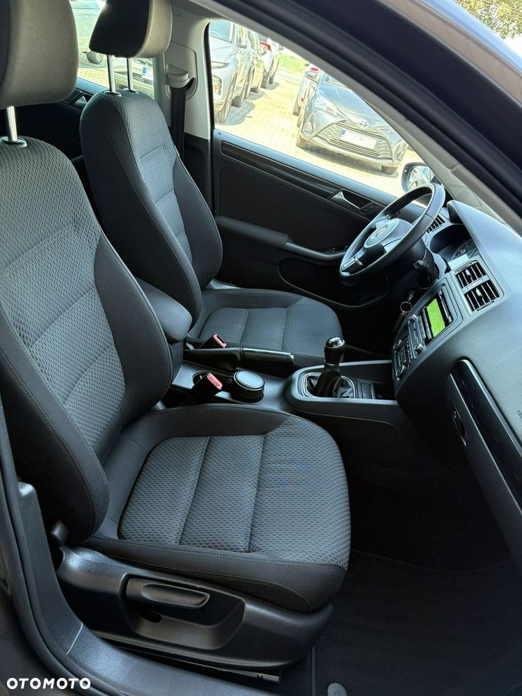 Volkswagen Jetta - 17