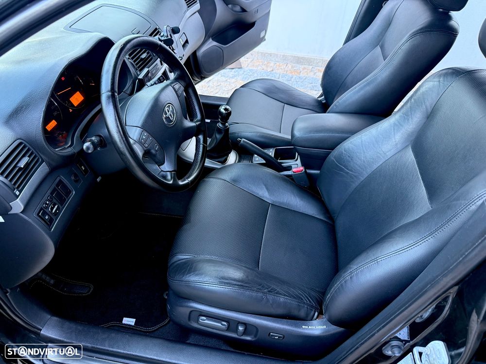 Toyota Avensis SW 2.2 D-4D Executive - 38