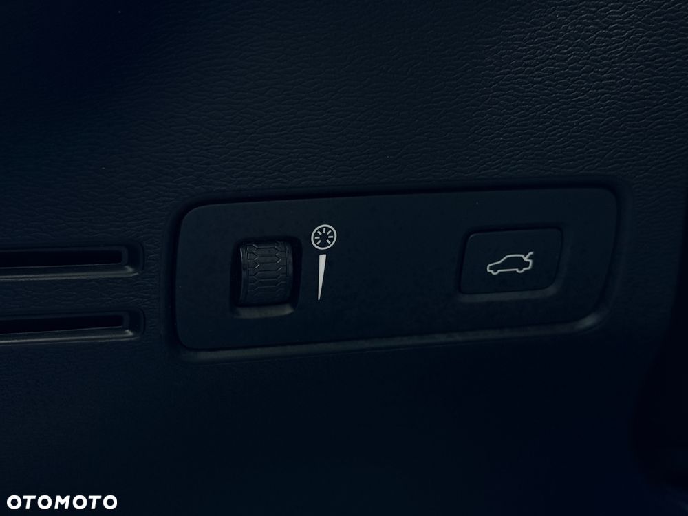 Volvo XC 40 D4 AWD Geartronic Momentum Pro - 24