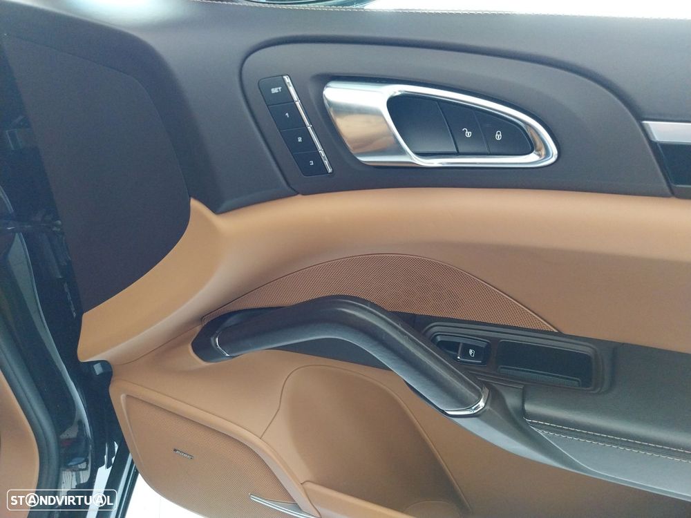 Porsche Cayenne - 12