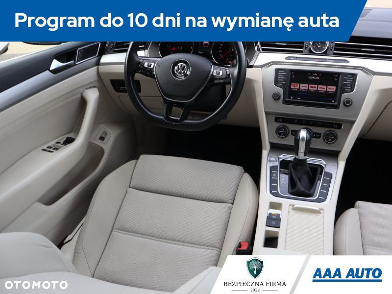 Volkswagen Passat - 8