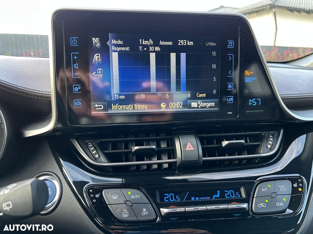 Toyota C-HR Hybrid Style - 24