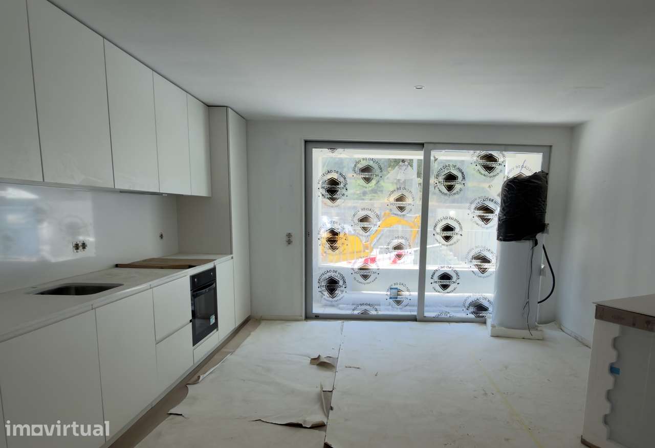T2 Porto C/ varanda e Lugar Garagem - Grande imagem: 2/16