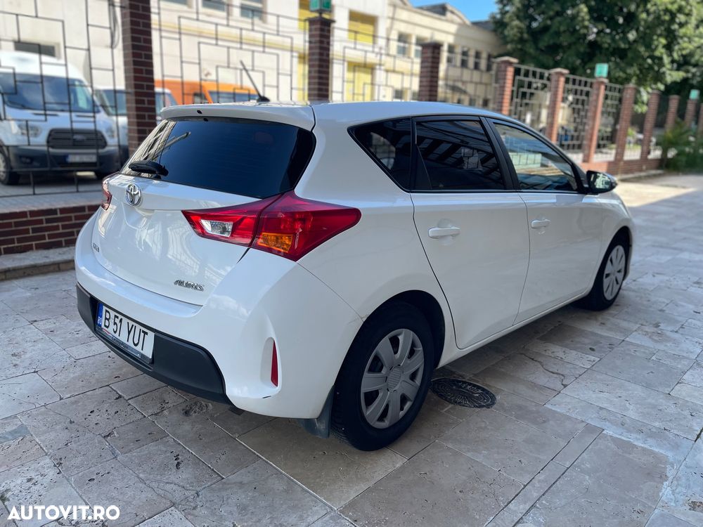 Toyota Auris 1.4 D-4D Luna - 5