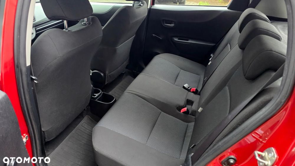 Toyota Yaris Hybrid 100 Sol - 4