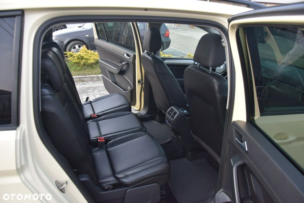 Volkswagen Touran - 26