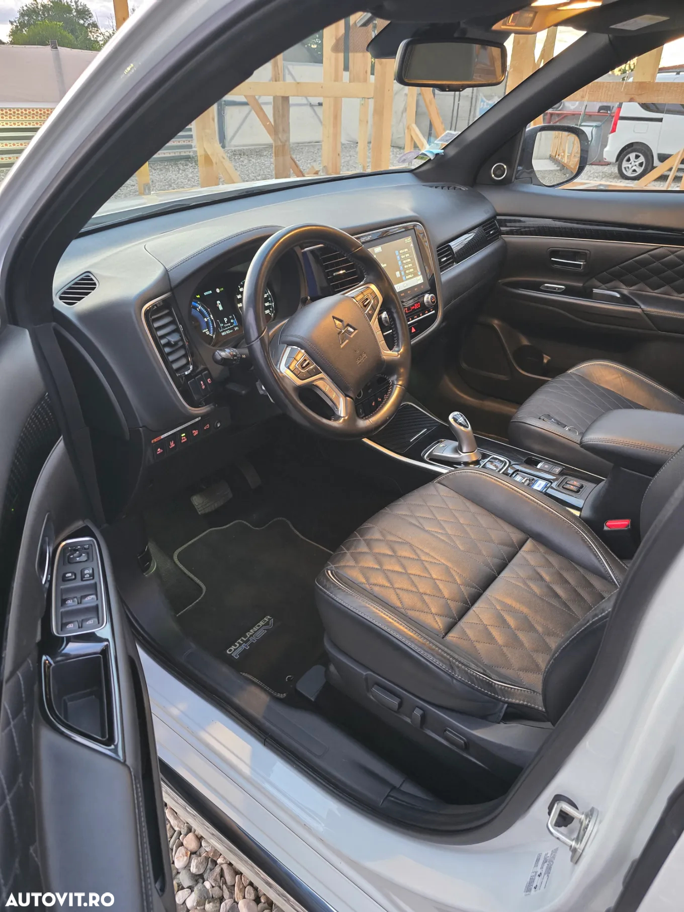 Mitsubishi Outlander 2.4 4WD Plug-In Hybrid Diamant+ - 16