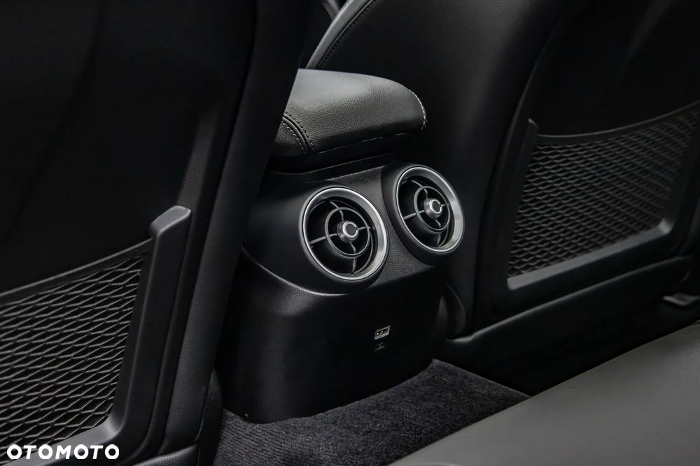 Alfa Romeo Giulia 2.0 Turbo 16V AT8-Q4 Veloce - 26