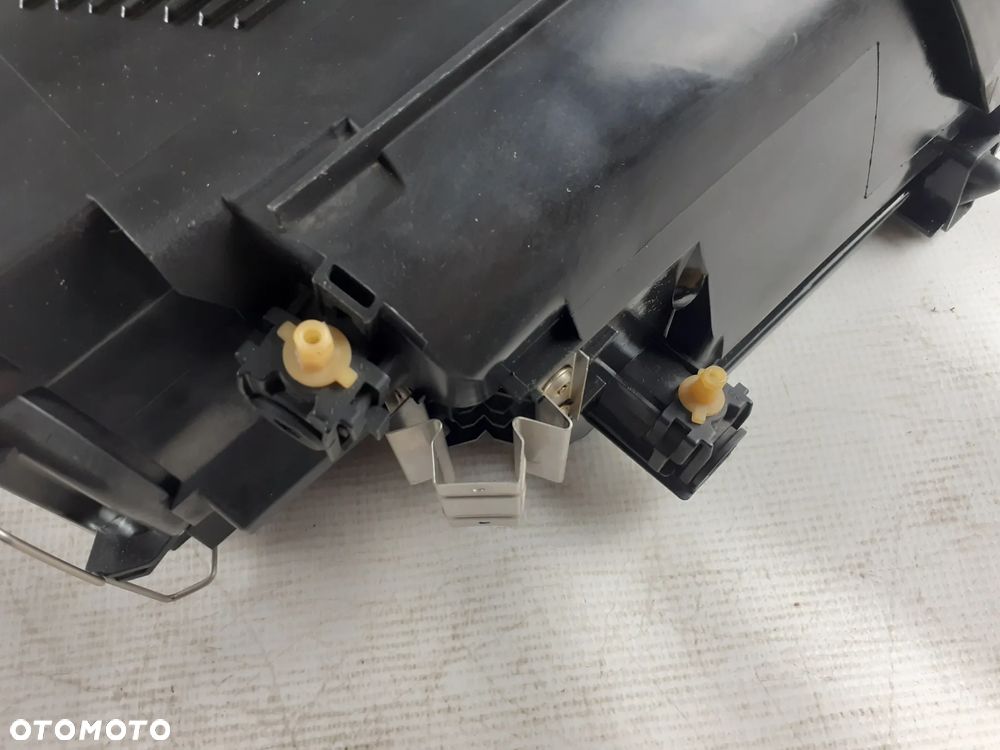 Volvo C70 06-10r Lampa lewa xenon - 4