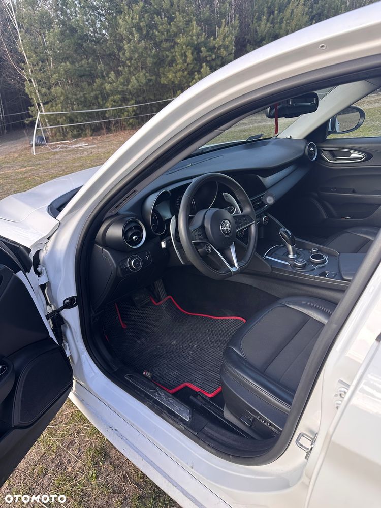 Alfa Romeo Giulia 2.0 Turbo - 10