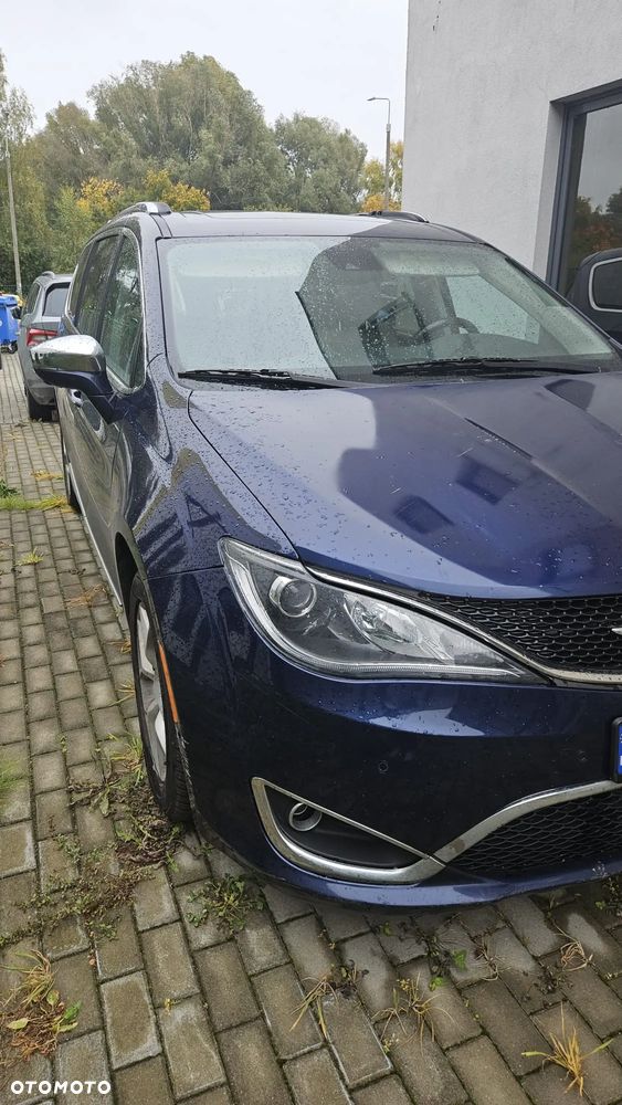 Chrysler Pacifica - 4