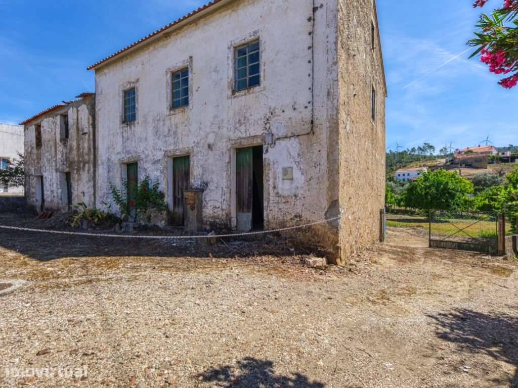 Moradia Tradicional em Pedra com Terreno, Poço e Segunda Habitação ... - Grande imagem: 2/44