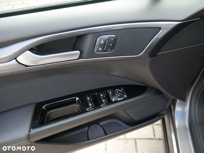 Ford Mondeo 2.0 Hybrid Titanium - 26