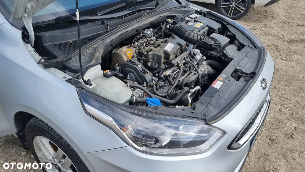 Kia Ceed 1.6 CRDi (48V Mild-Hybrid) Spirit - 32