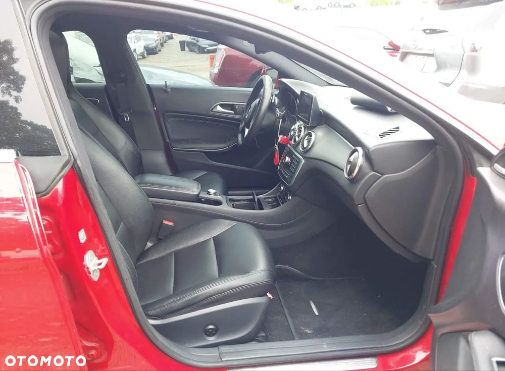 Mercedes-Benz CLA 250 7G-DCT AMG Line - 6