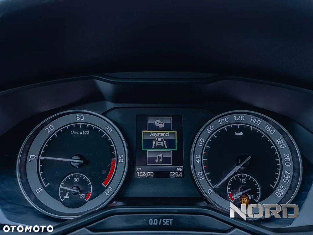 Skoda Superb 2.0 TDI Ambition DSG - 24