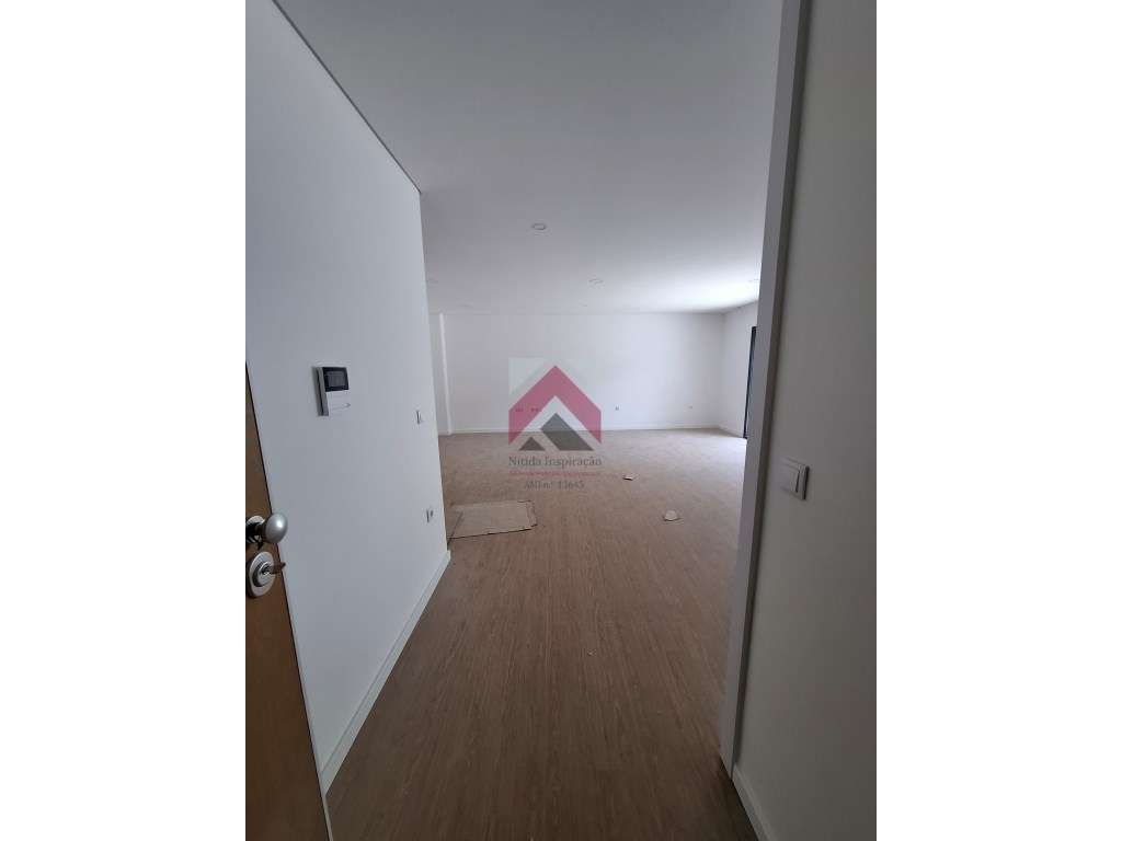Apartamento T3 com Terraço no R/Chão em Esgueira, Aveiro - Grande imagem: 5/53