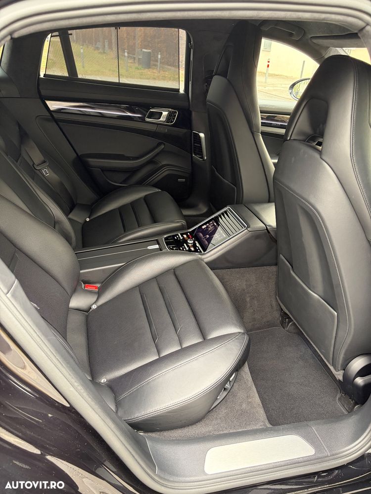 Porsche Panamera 4 E-Hybrid - 12