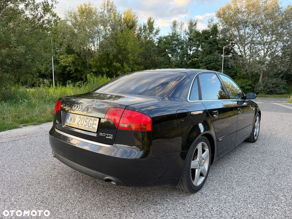 Audi A4 Limousine - 4
