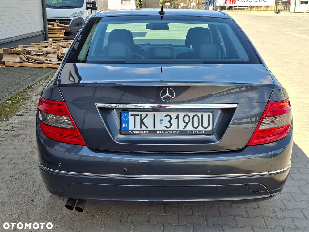 Mercedes-Benz Klasa C 180 CGI BlueEFFICIENCY Avantgarde - 10