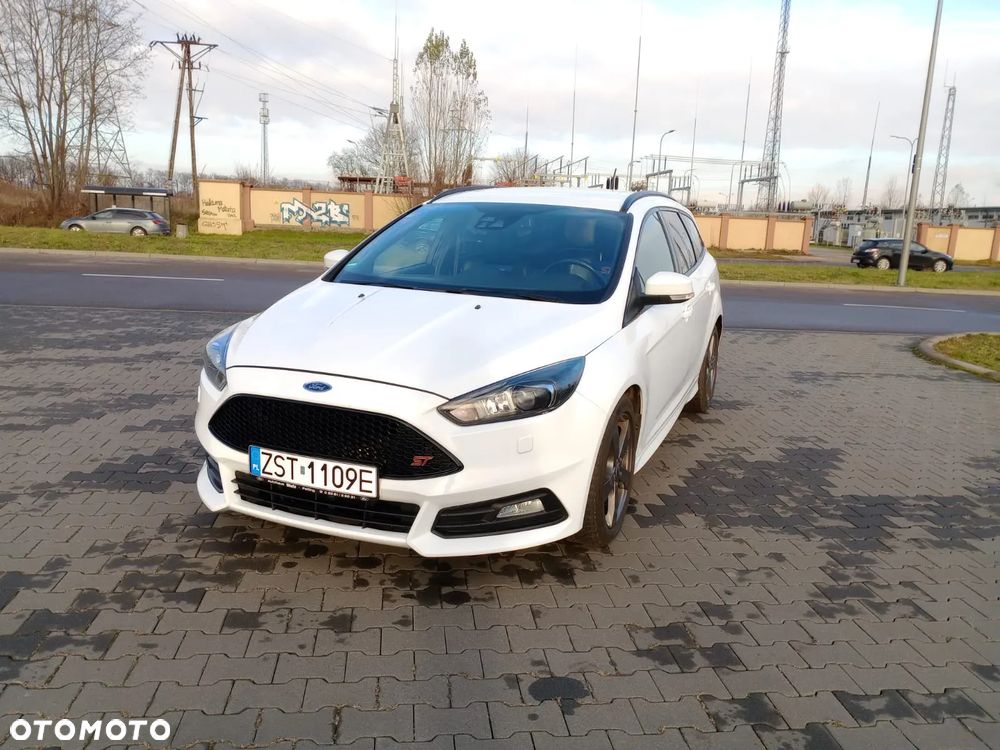 Ford Focus ST - 13