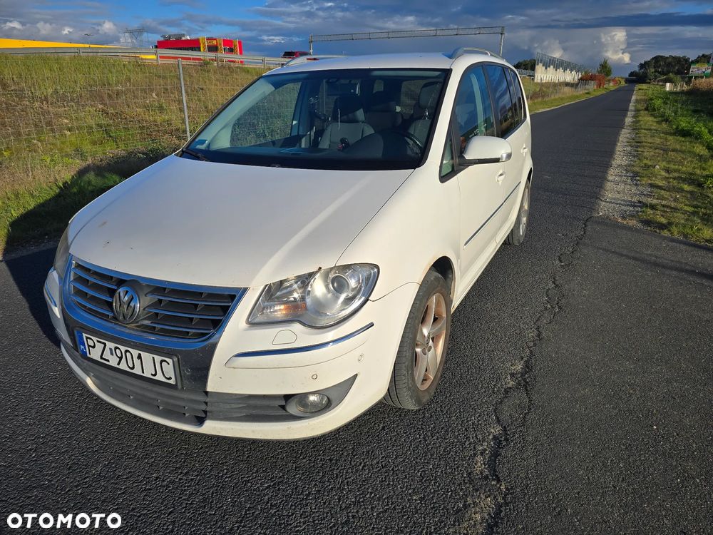 Volkswagen Touran 2009 photo 2