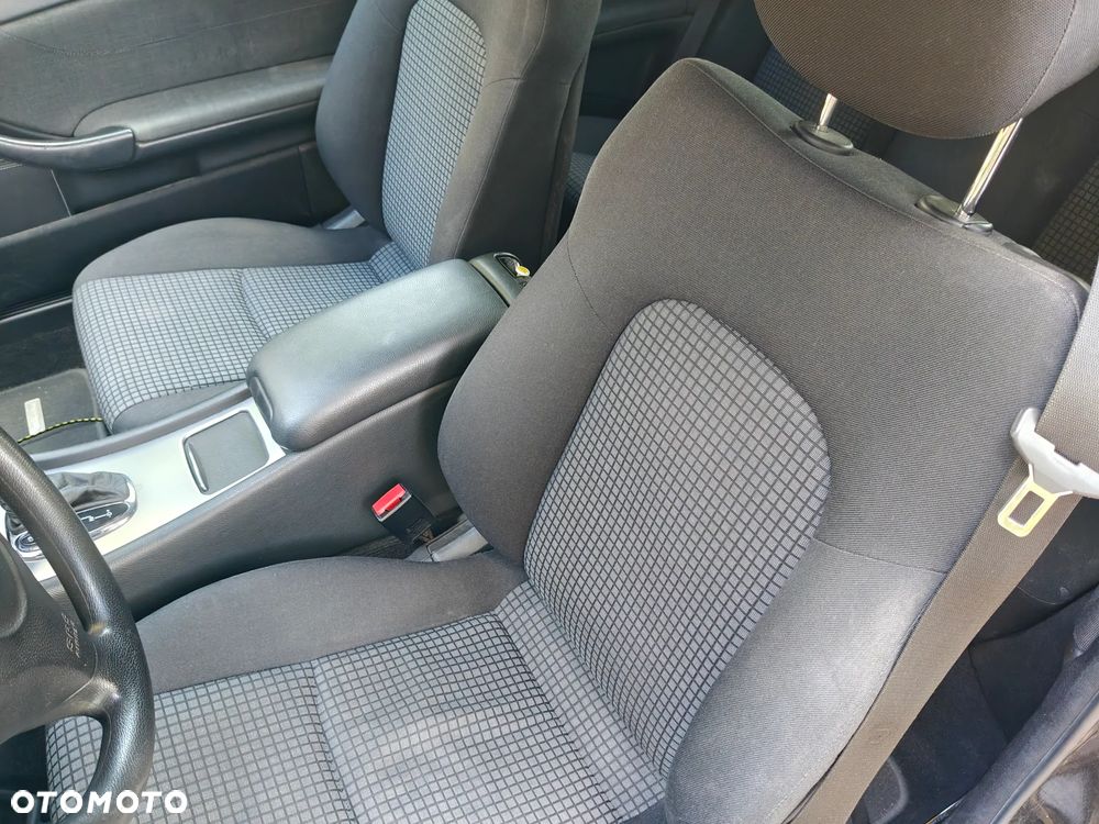 Mercedes-Benz Klasa C 200 CDI Automatik DPF Sport Edition - 16