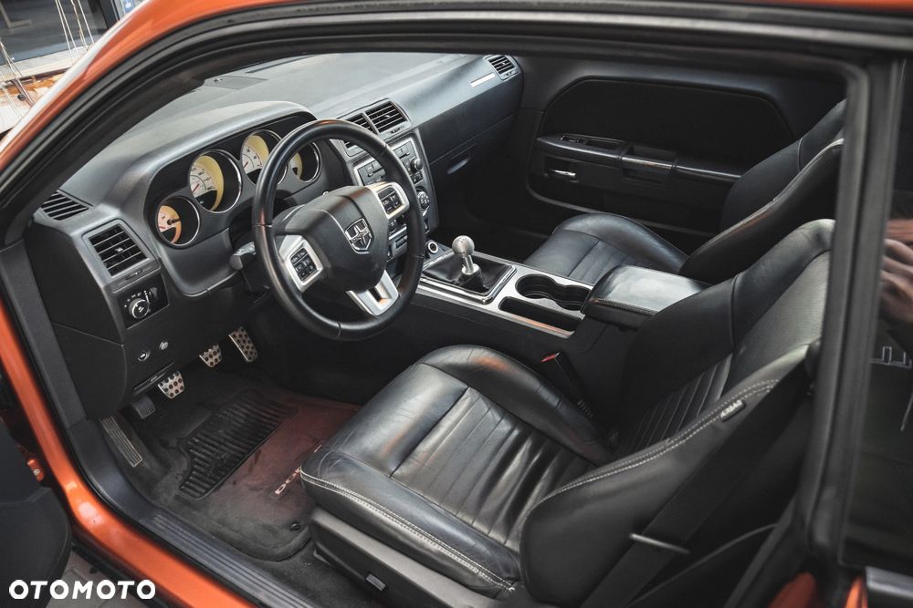 Dodge Challenger - 33
