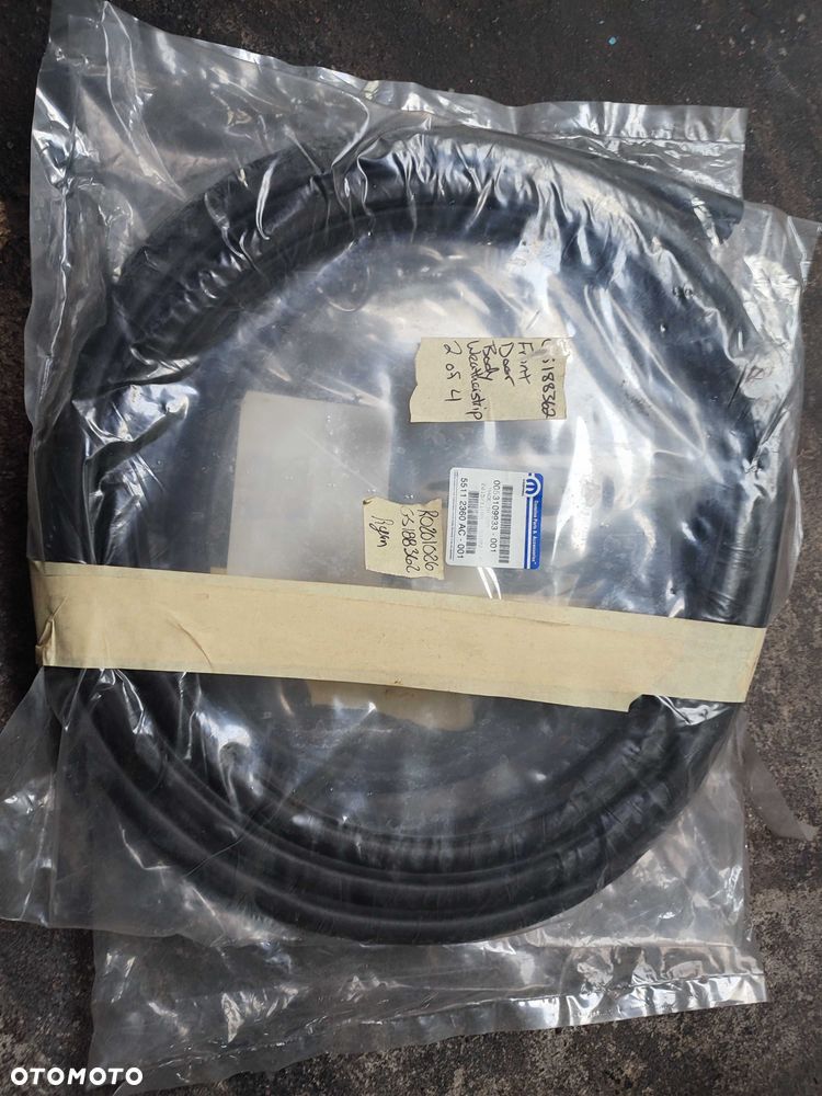 Dodge Ram 2009-24 nowe oryginalne uszczelki przednich drzwi