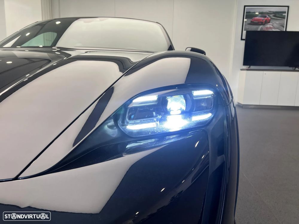 Porsche Taycan Cross Turismo 4 - 14