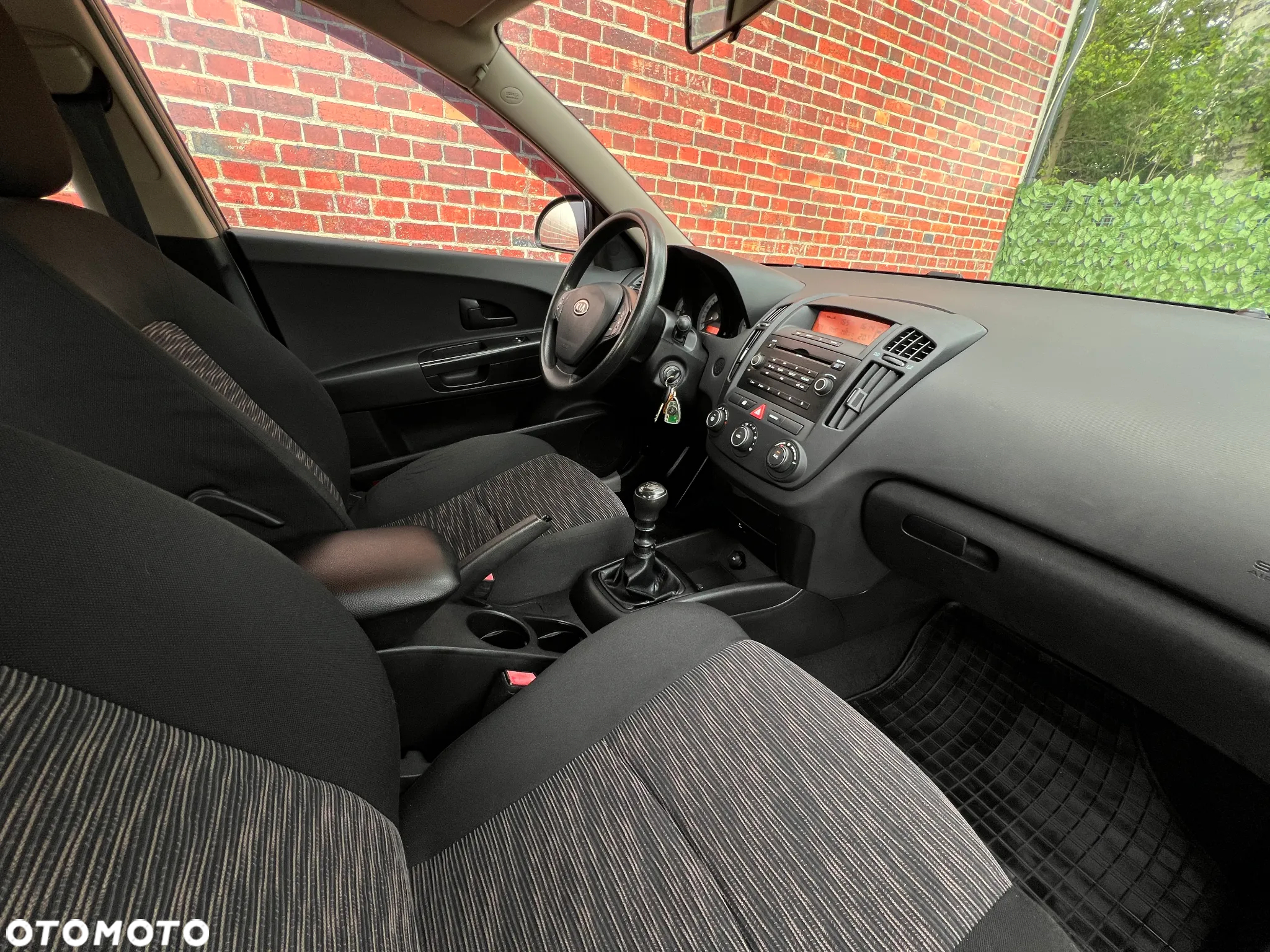 Kia Ceed - 10