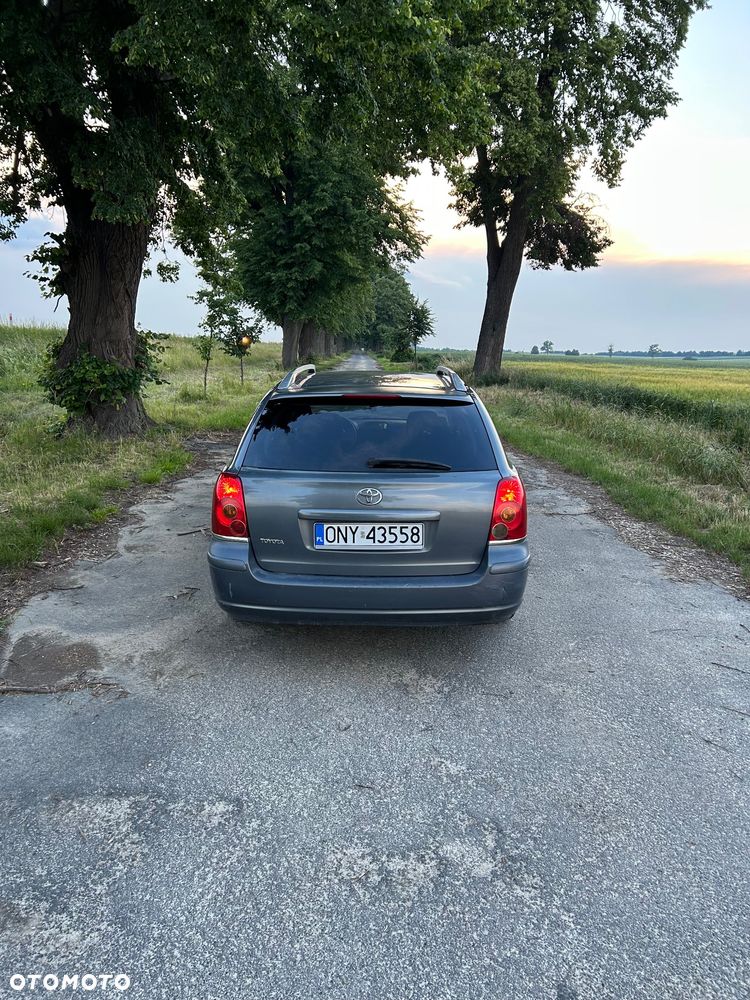 Toyota Avensis - 5