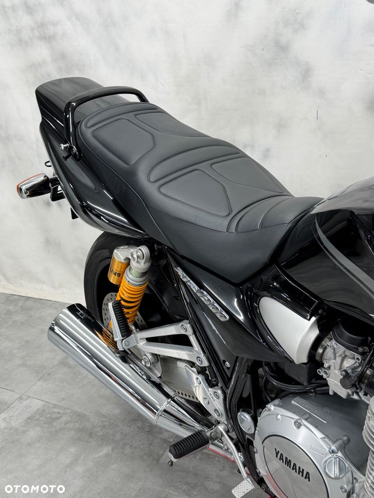Yamaha XJR - 12